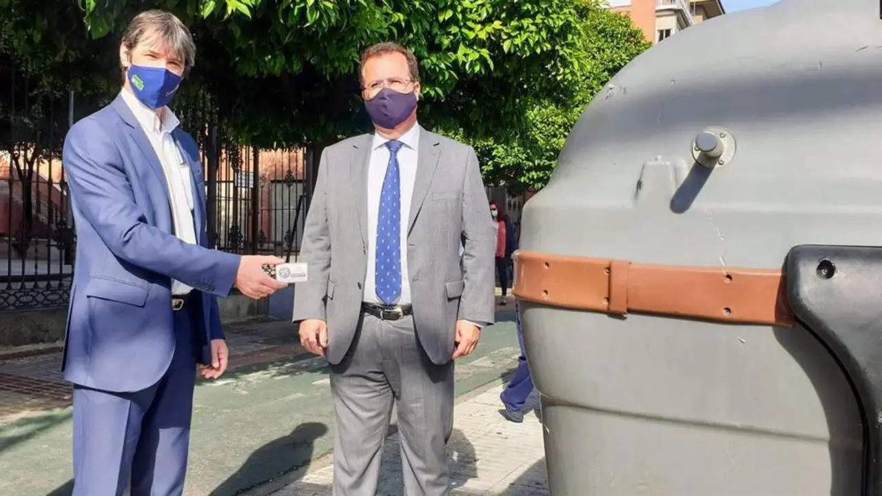 Contenedores para biorresiduos en Sevilla. - AYTO