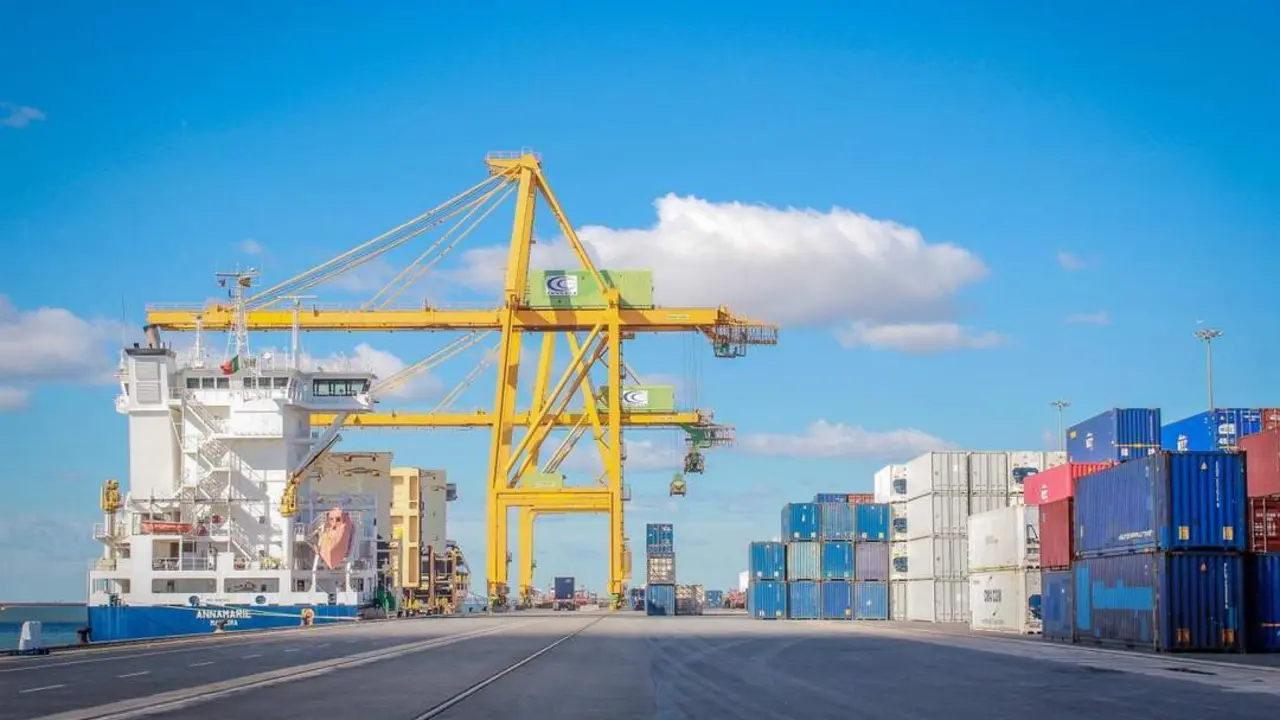 Instalaciones del Puerto de Huelva. - VH