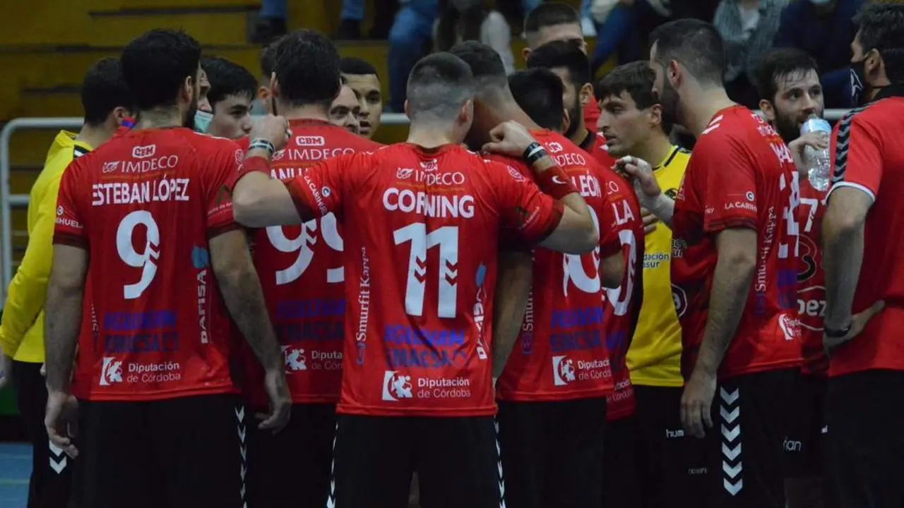 Los jugadores del Cajasur durante un partido - | C&oacute;rdoba de Balonmano