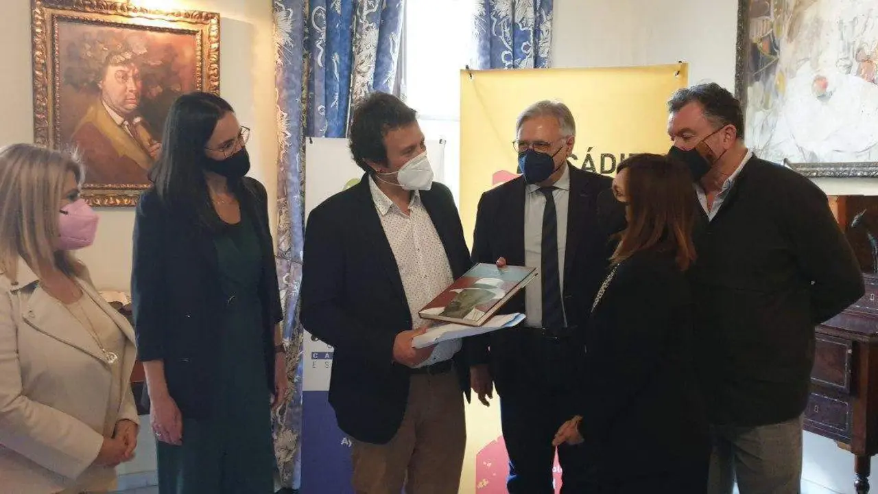 La Fundaci&oacute;n Caballero Bonald apoya a C&aacute;diz. - Ayto. C&aacute;diz
