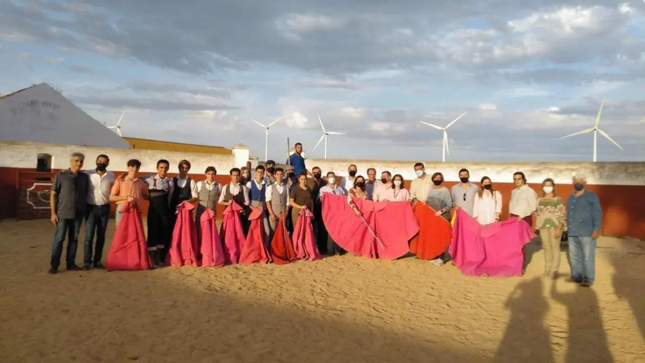 Foto de familia tras el tentadero. - 