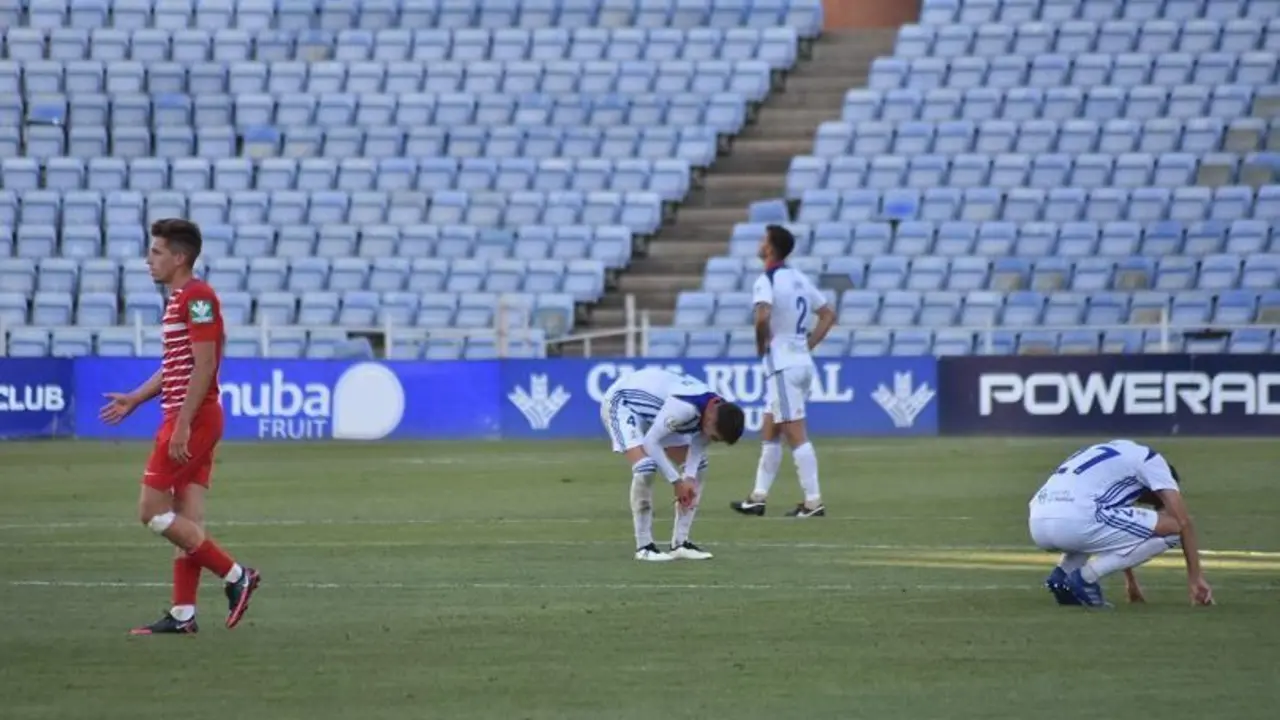 Futbolistas del Recreativo de Huelva tras el descenso de categor&iacute;a.  - TENOR