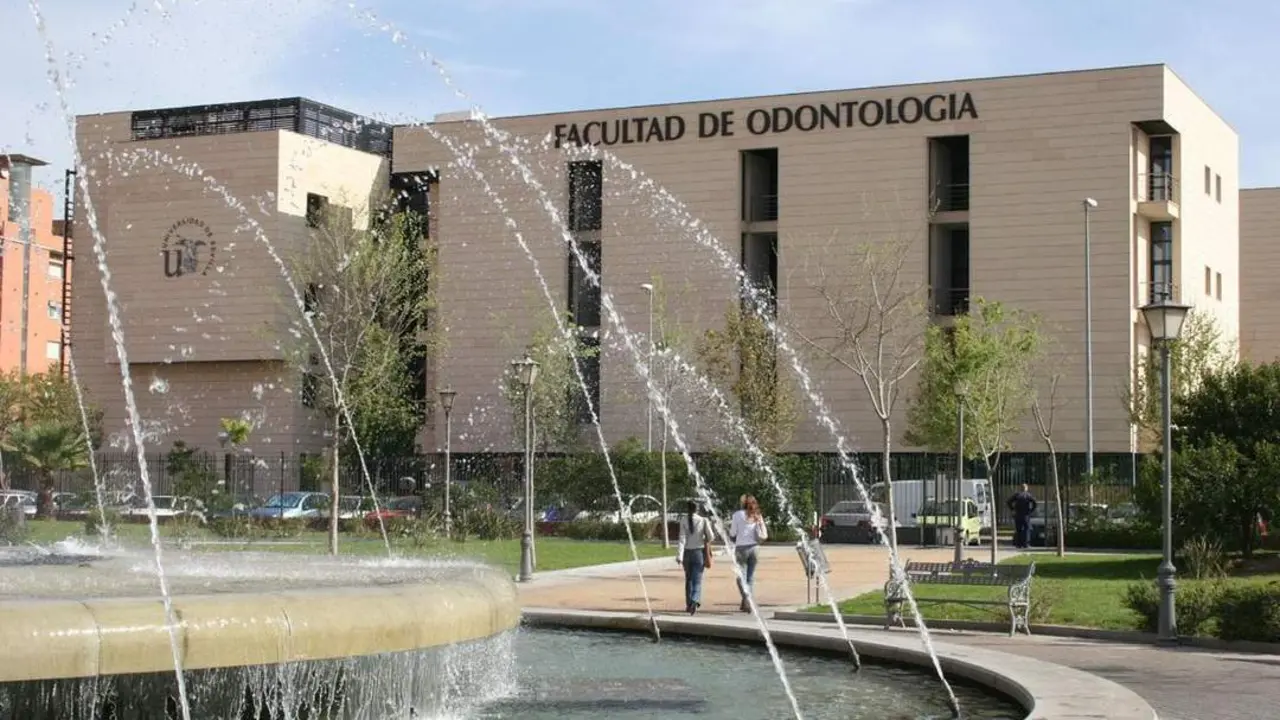Facultad de Odontolog&iacute;a. - US