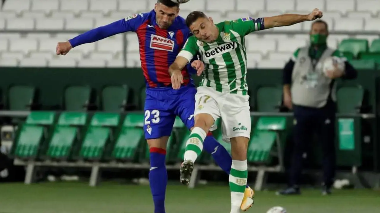 Joaqu&iacute;n S&aacute;nchez y Arbilla durante el duelo de la primera vuelta. - efe