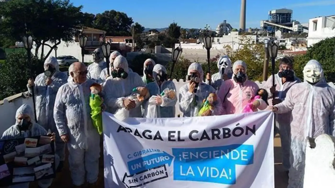 Ecologistas protestando en Los Barrios. - Europa Press