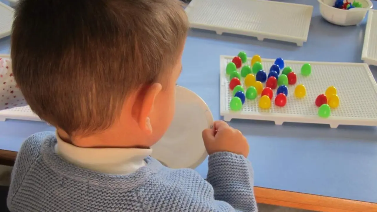 Un ni&ntilde;o jugando (archivo). - EP