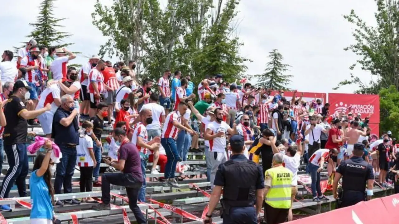 Afici&oacute;n del Algeciras en Villanueva de la Serena. - RFEF