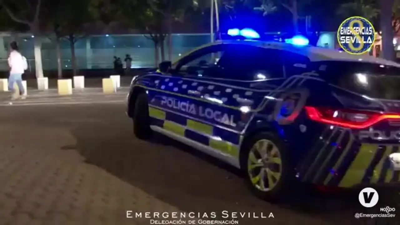 Vecinos del centro de Sevilla hacen caceroladas por su derecho al descanso