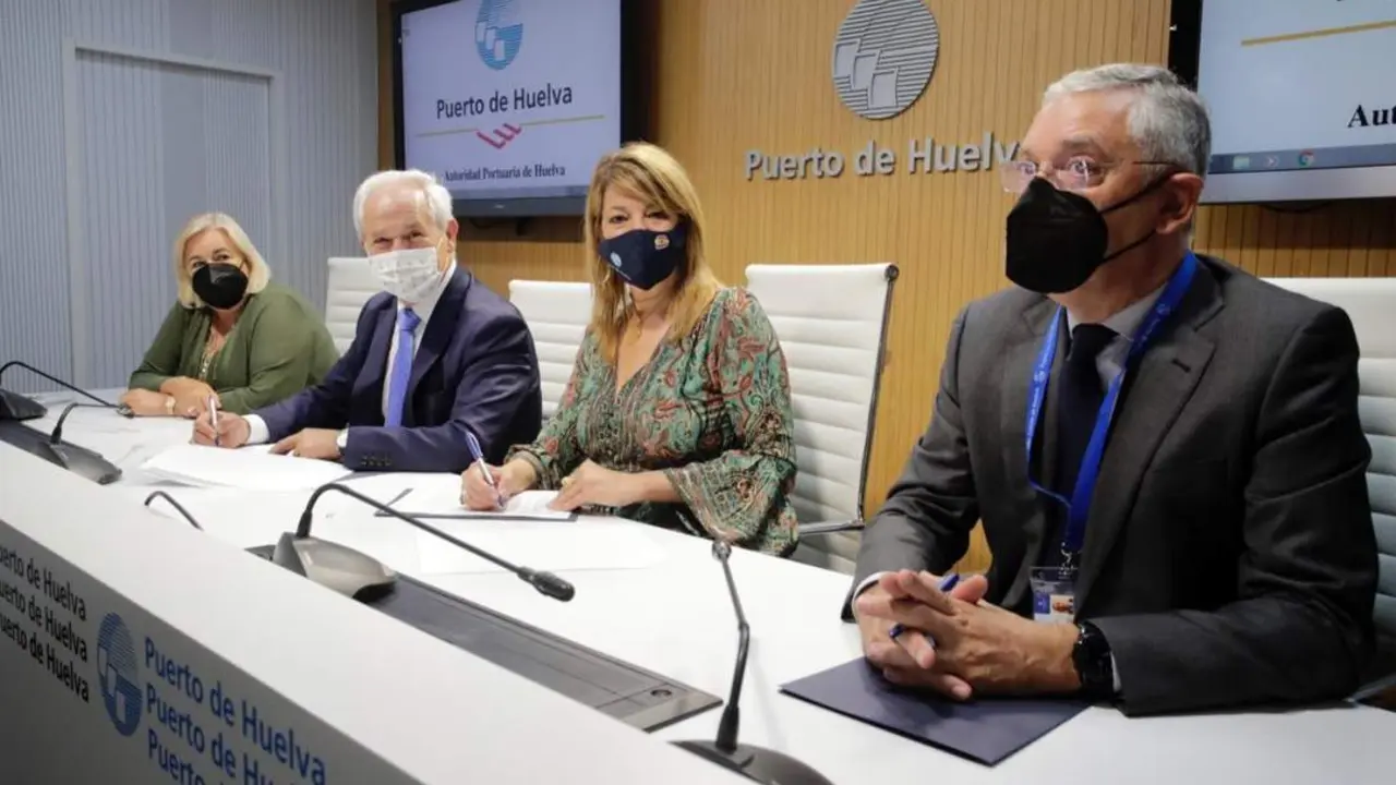 Firma del protocolo. - VH