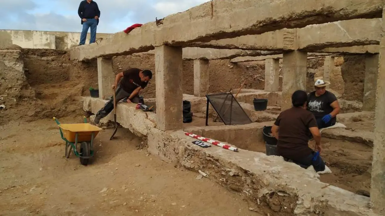 Trabajos de exhumaci&oacute;n en la fosa del cementerio de San Jos&eacute;. - Ayuntamiento de C&aacute;diz