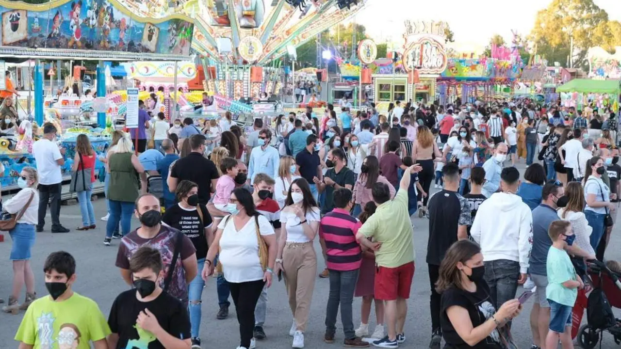 Ambiente en los cacharritos estos d&iacute;as.  - Cristo Garc&iacute;a