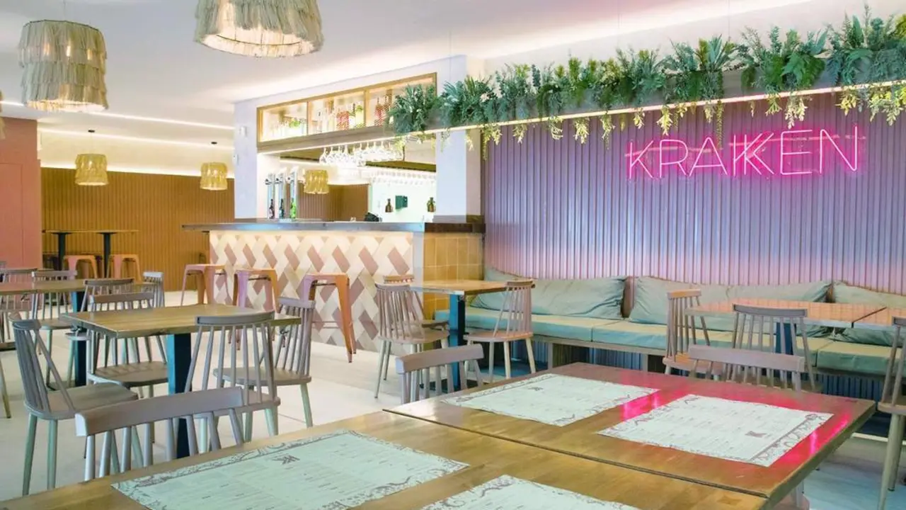 Restaurante Kraken, en el Paseo Mar&iacute;timo de Barbate. - A.I.
