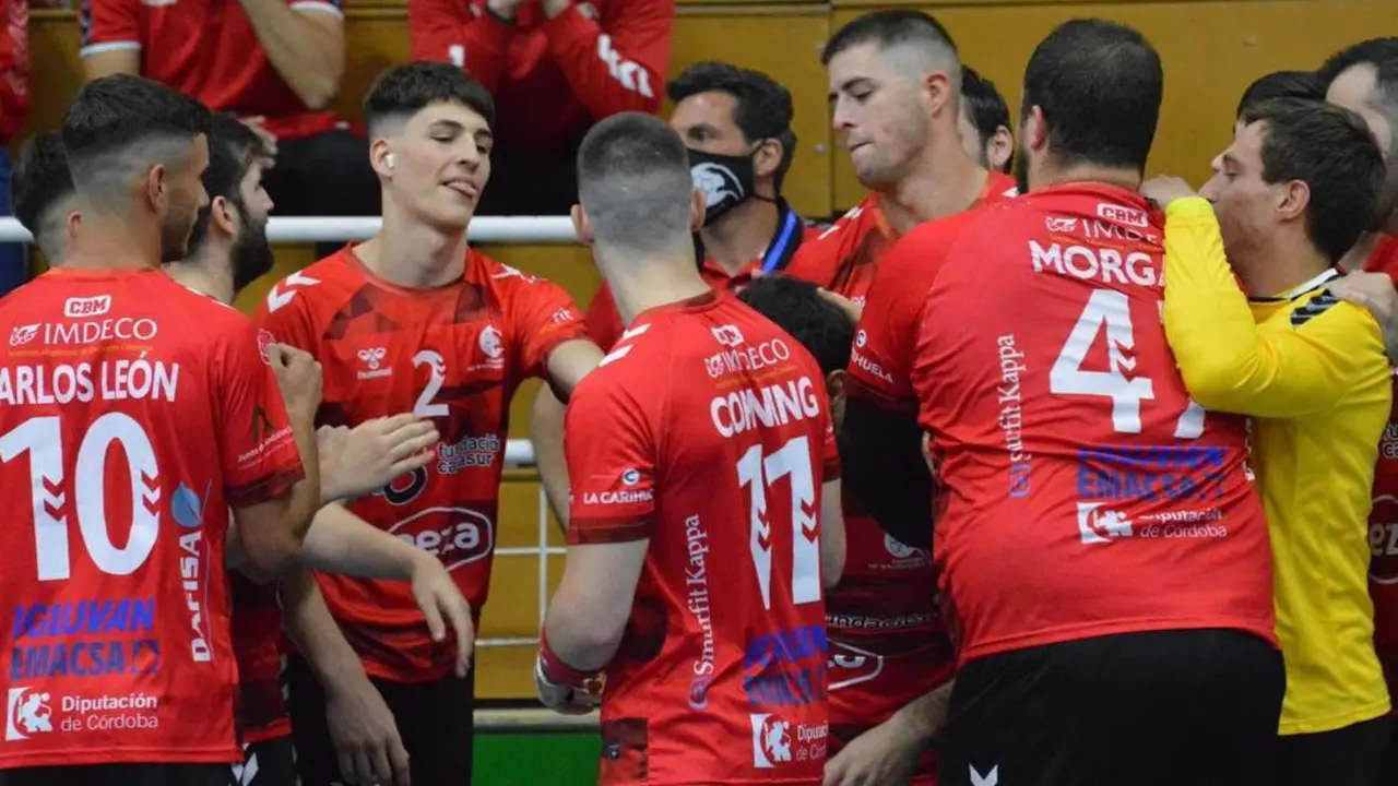 Los jugadores del conjunto granate durante un partido - | CBM
