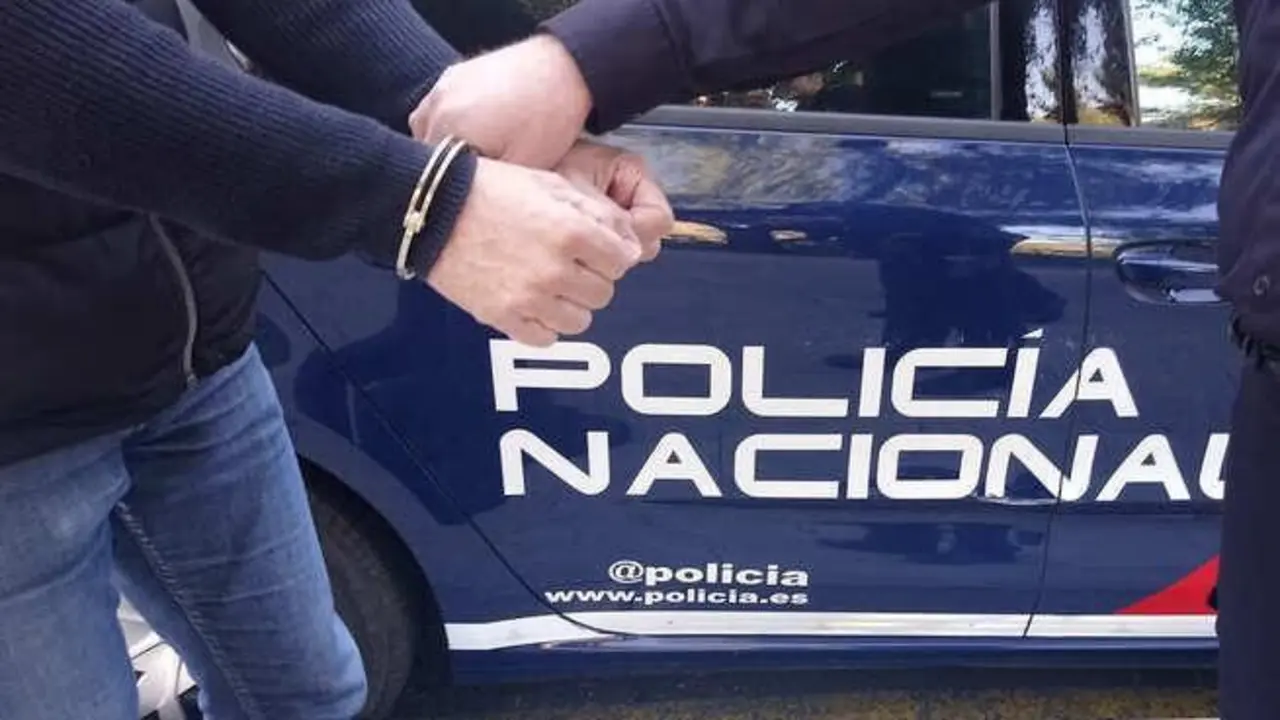 Polic&iacute;a Nacional. - EP
