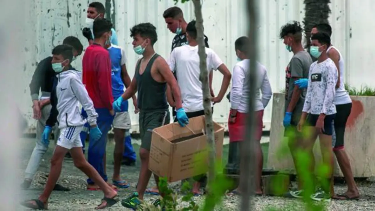Ni&ntilde;os marroqu&iacute;es hacinados en Ceuta - EFE