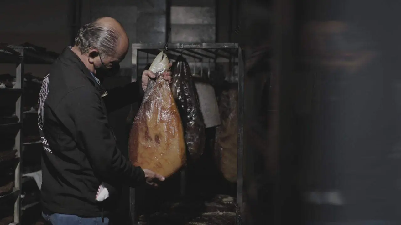 El 'Jam&oacute;n del Mar' es la innovadora propuesta de Petaca Chico y &Aacute;ngel Le&oacute;n. - P.C.