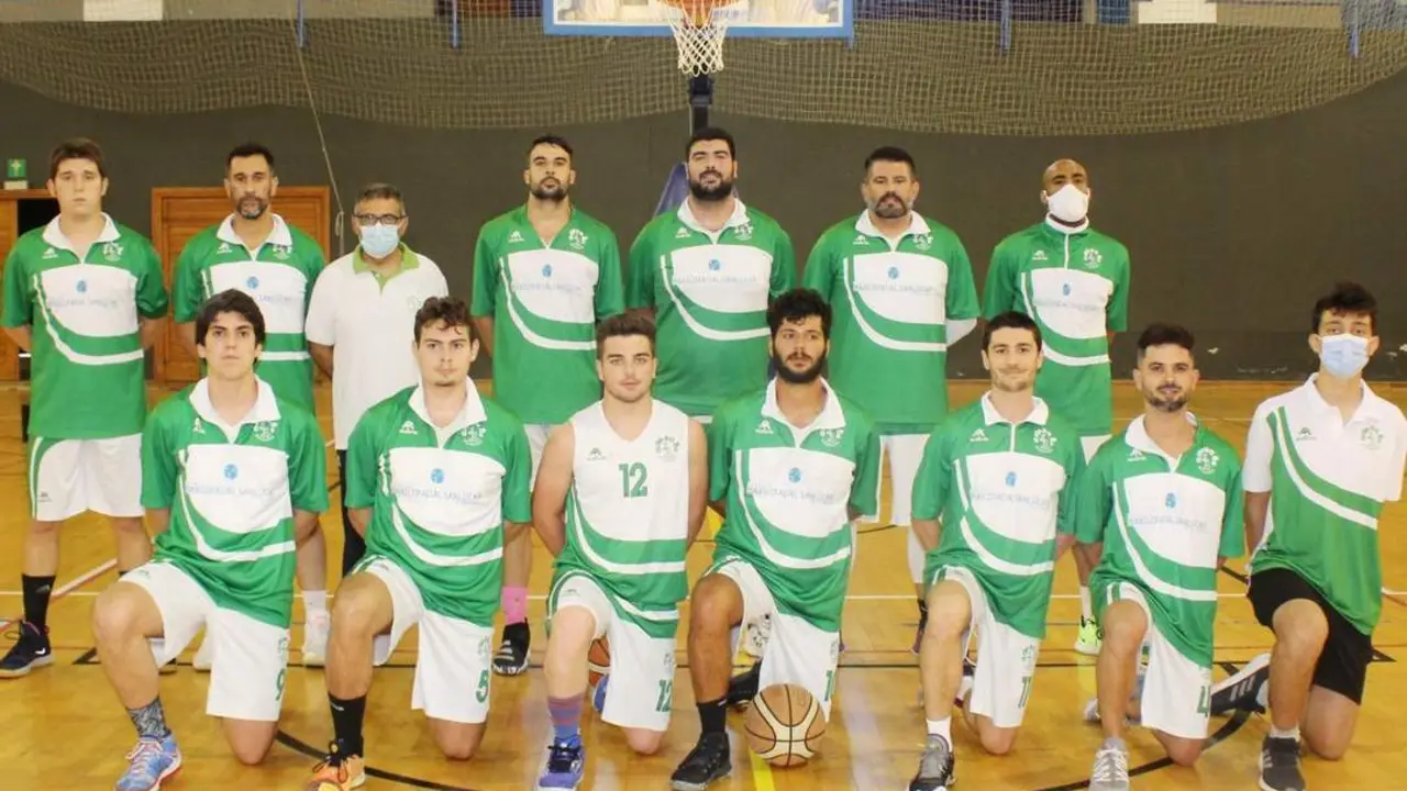 El Adesa 80 de Baloncesto volvi&oacute; a jugar en la Pista Principal del Poli tras m&aacute;s de dos decadas - Ra&uacute;l J. Bustillos