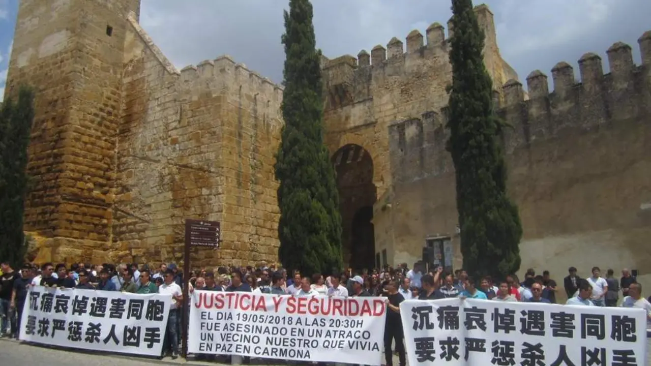 Concentraci&oacute;n en Carmona en repulsa al crimen. - EP