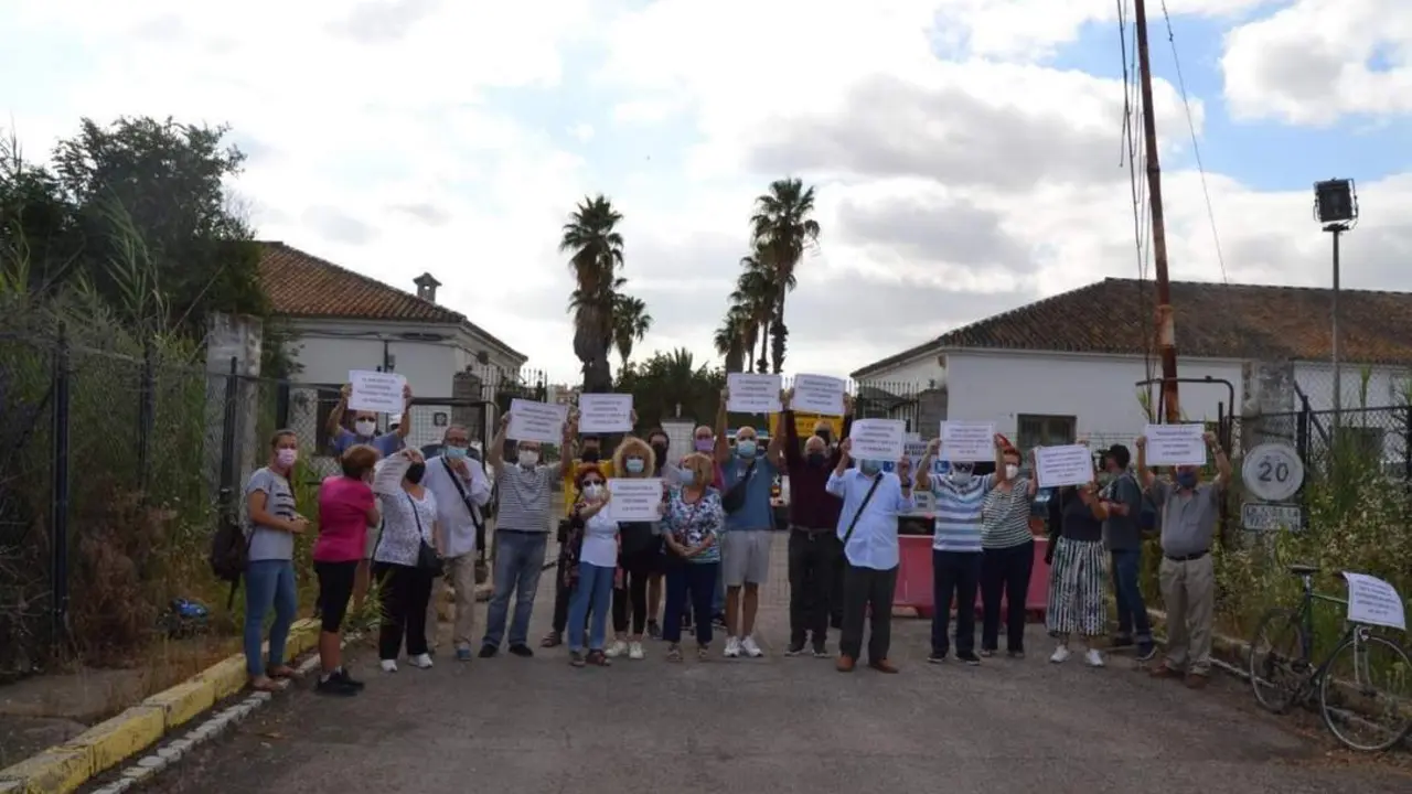 Concentraci&oacute;n vecinos de La Algodonera de Alcosa. - EP