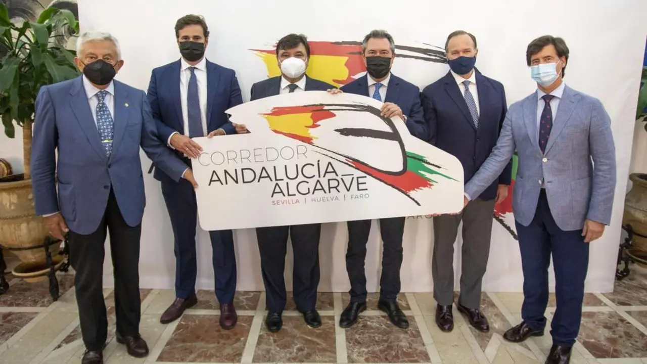 Foto de familia tras la firma del manifiesto. - VH