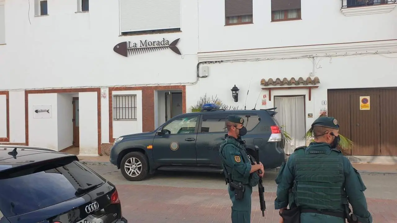 Agentes de la Guardia Civil en Zahara. - E.P.