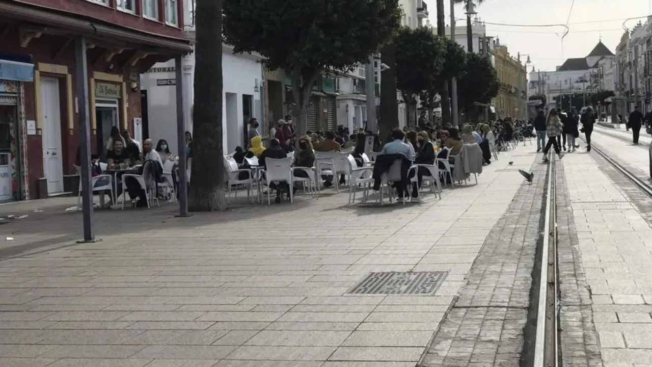 El sector servicios reduce el paro. - 