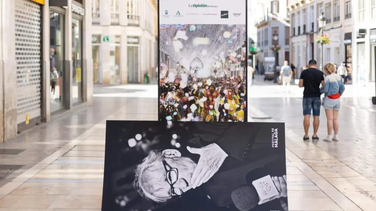 El montaje de la exposici&oacute;n fotogr&aacute;fica en la calle Larios - Carlos D&iacute;az / EFE