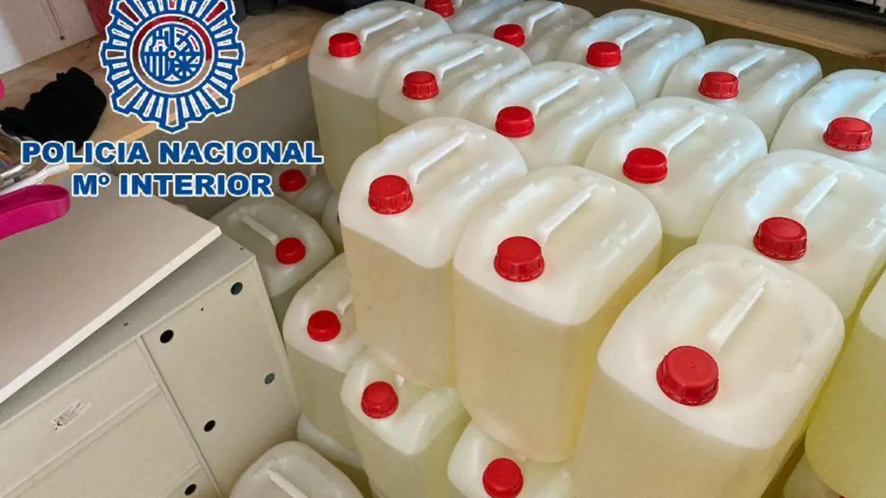 Gasolina intervenida. - AI