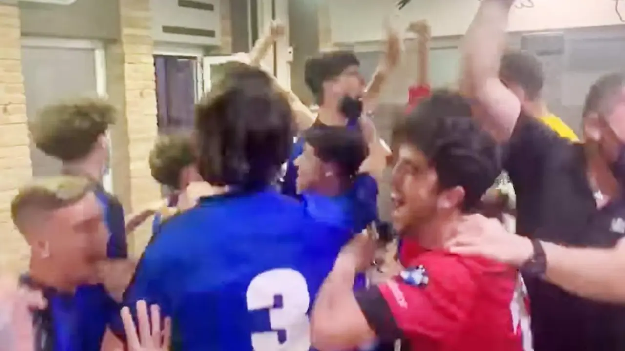 Celebraci&oacute;n de los juveniles del Alcal&aacute; Enjoy, tras confirmarse su ascenso.  - 