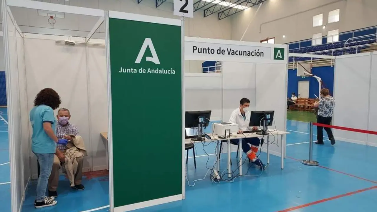 Punto de vacunaci&oacute;n en Villamart&iacute;n. - Junta