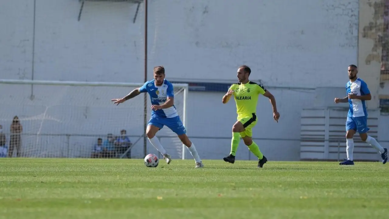 Lolo Garrido, durante el partido del pasado s&aacute;bado en La Juventud. - Cristo Garc&iacute;a