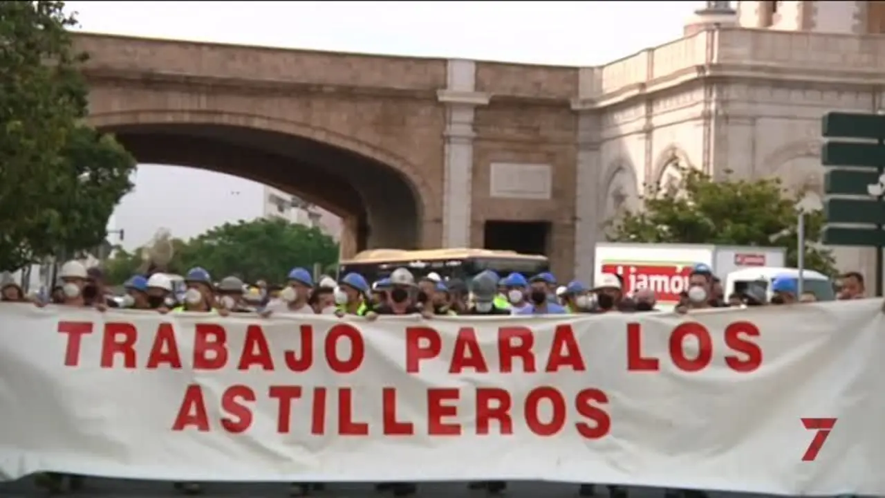 Trabajadores de Navantia C&aacute;diz salen a la calle para pedir carga de trabajo