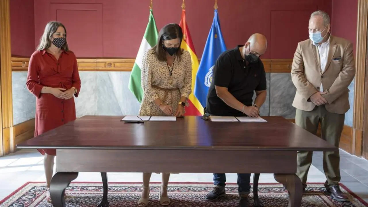 Firma del convenio. - 