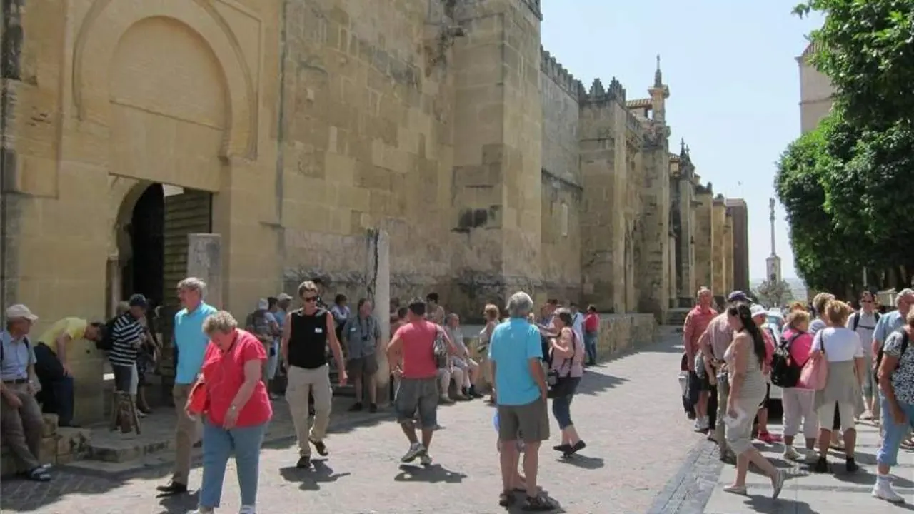 Turistas en la Juder&iacute;a de C&oacute;rdoba. - EP