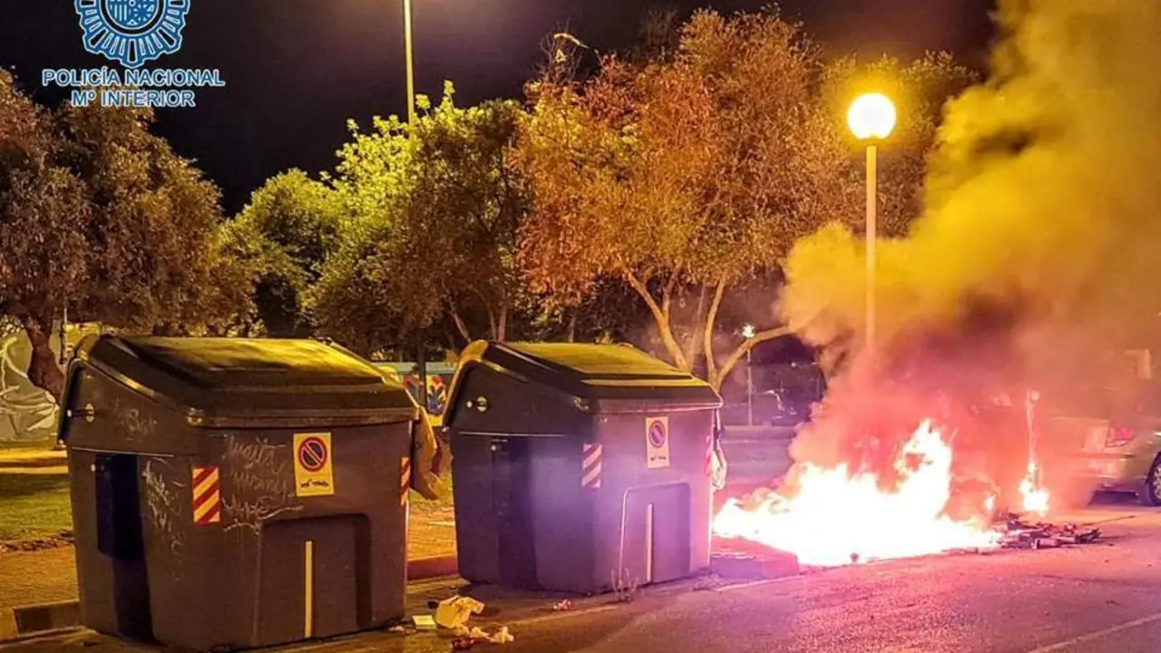 Uno de los incendios ocasionados la pasada madrugada - Polic&iacute;a nacional