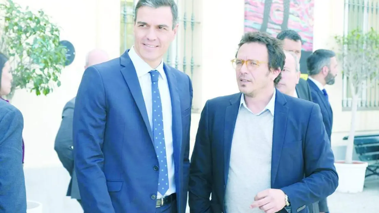 Imagen de archivo de Jos&eacute; Mar&iacute;a Gonz&aacute;lez, alcalde de C&aacute;diz, junto al presidente del Gobierno, Pedro Sanchez (derecha). - Manuel Fern&aacute;ndez 