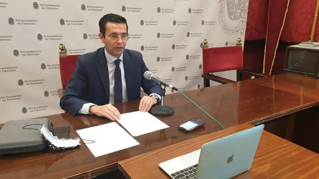 El portavoz del Grupo del PSOE en el Ayuntamiento de Granada, Francisco Cuenca. - EP