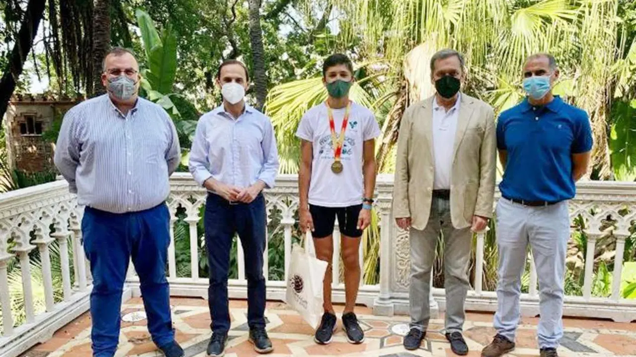 David Salaza, V&iacute;ctor Mora, Miguel Rodr&iacute;guez, Javier Porr&uacute;a y Javier Ravelo - A. I.