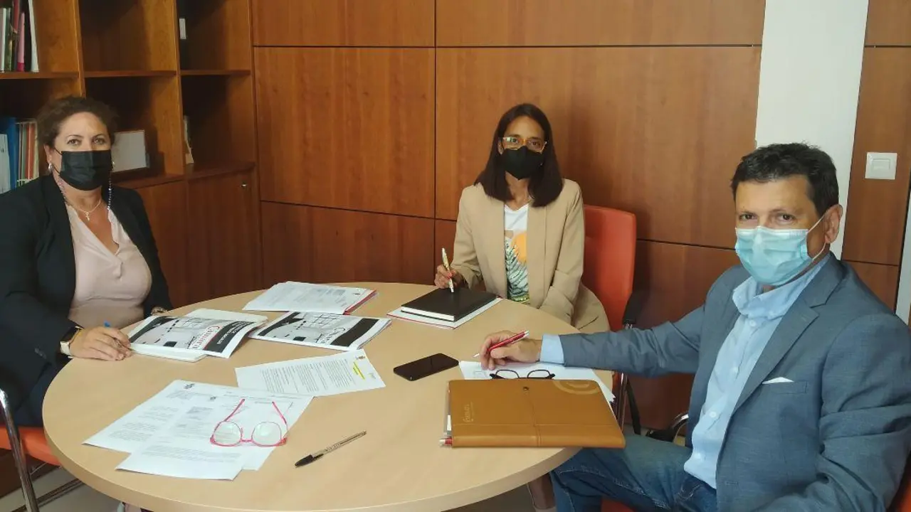 Reuni&oacute;n entre la C&aacute;mara de Comercio y el Ayuntamiento de Algeciras. - AI