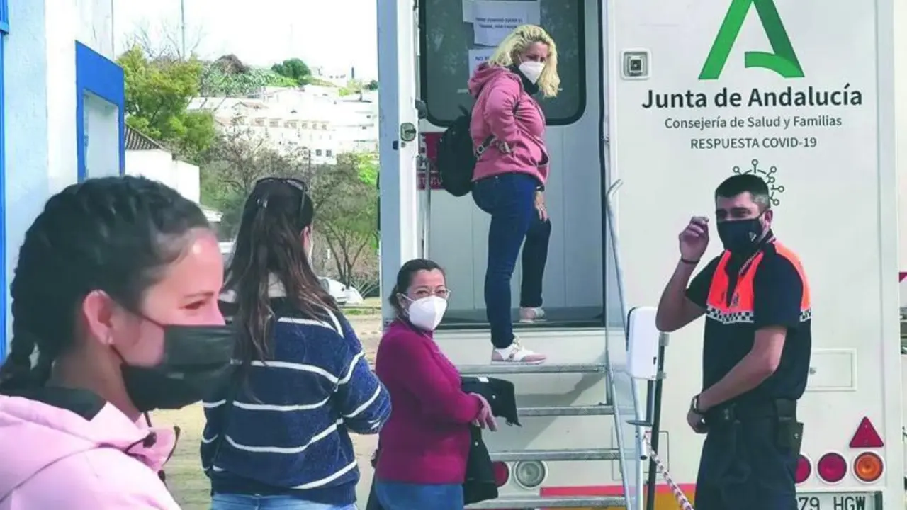 Unidad M&oacute;vil de Cribados de la Junta. - Mac&iacute;as