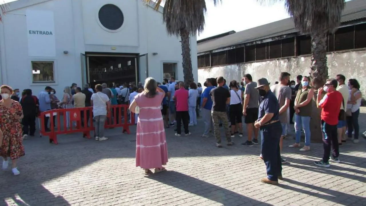 Vacunaci&oacute;n contra la Covid en el Centro de Congresos. - Ra&uacute;l J. Bustillos