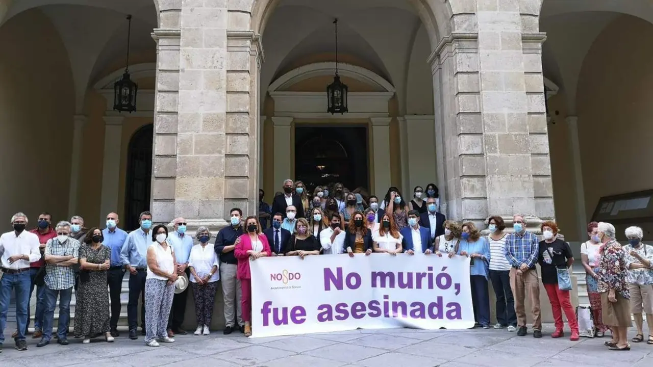 Minuto de silencio en el Ayuntamiento por el asesinato de Alicia Rodr&iacute;guez. - AYTO