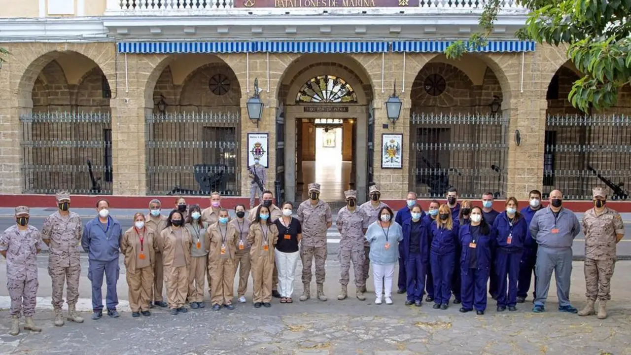 Foto de familia tras la finalizaci&oacute;n del taller. - 