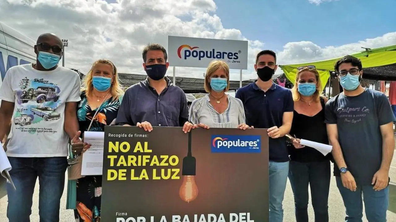 El PP ha iniciado la recogida de firmas en el mercadillo de la Zona Sur - PP