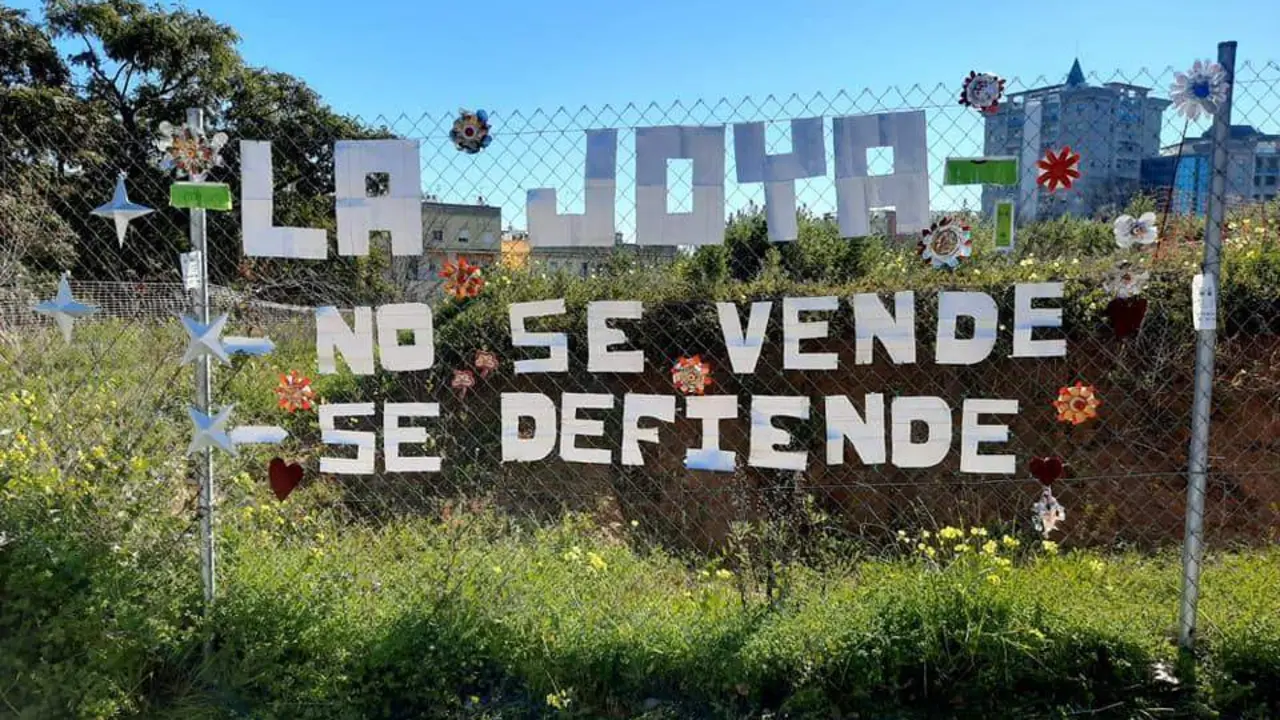 Cartel de Huelva te mira en el cabezo de La Joya. - VH