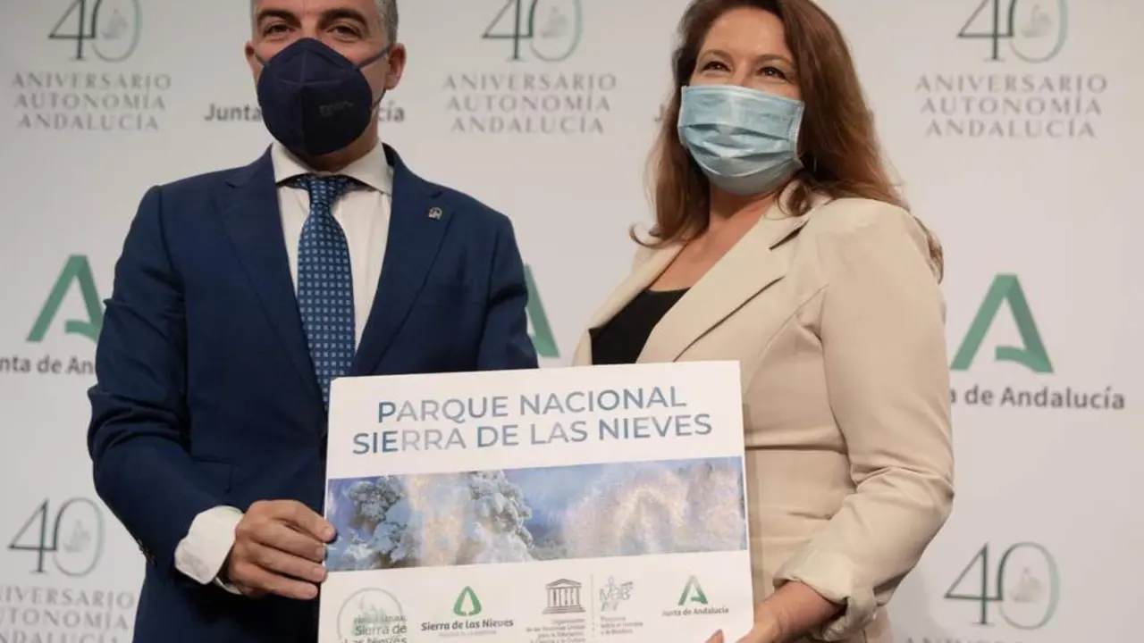 El consejero de la Presidencia, Administraci&oacute;n P&uacute;blica e Interior y portavoz del Gobierno andaluz y la consejera de Agricultura, Ganader&iacute;a, Pesca y Desarrollo Sostenible. - EP/MJ L&oacute;pez