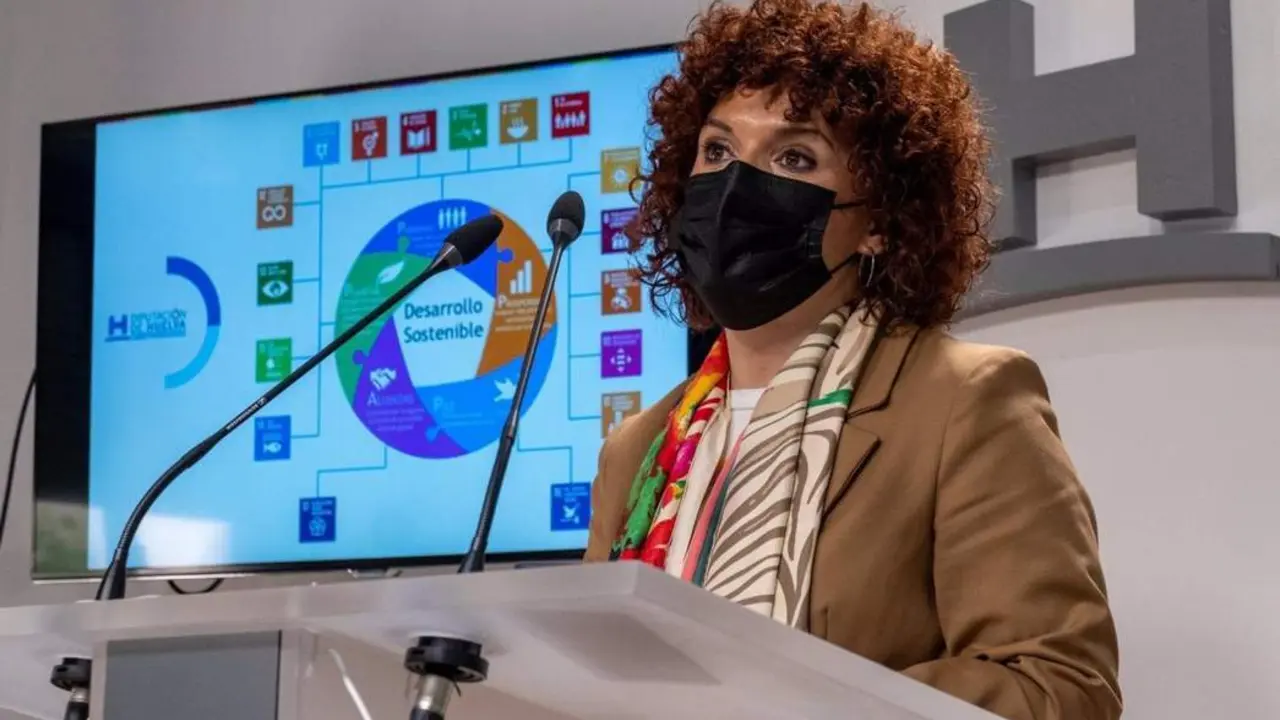 La presidenta de la Diputaci&oacute;n de Huelva, Mar&iacute;a Eugenia Lim&oacute;n. - EP