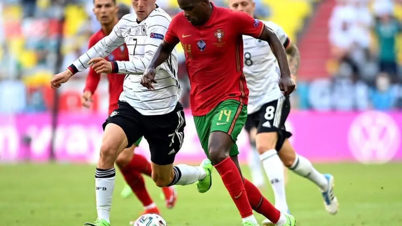 El futbolista del Betis, William Carvalho, durante un partido de su Selecci&oacute;n de Portugal contra Alemania. - efe