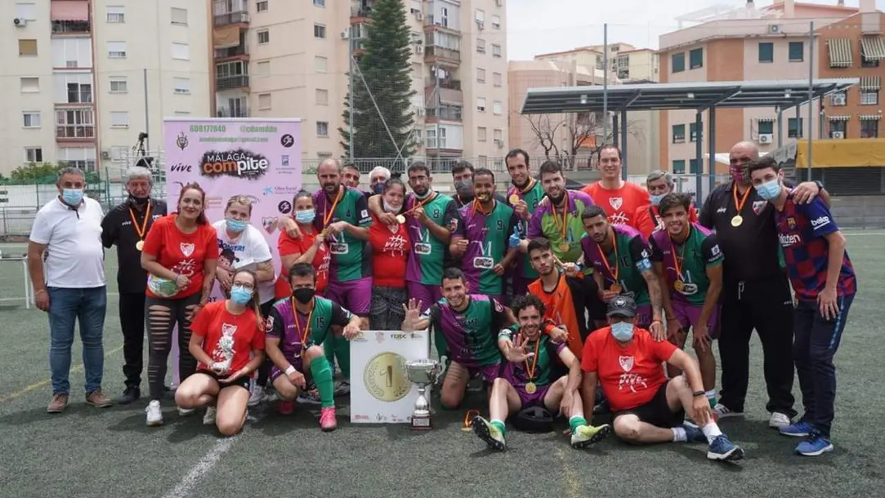 Imagen de la celebraci&oacute;n tras ganar la Liga Nacional de F&uacute;tbol 7 en este mes de junio. - AMDDA