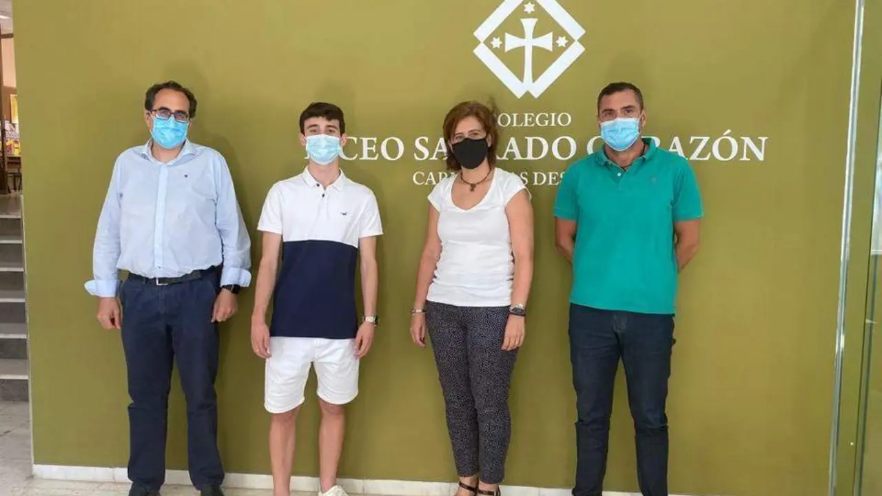 Antonio Posadas con el director titular, la directora pedag&oacute;gica y el jefe de estudios. - 